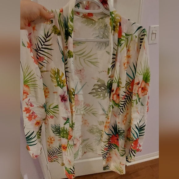 Hawaiian Style Summer Coat, Material is %100 Linen almost brand new - Picture 2 of 4